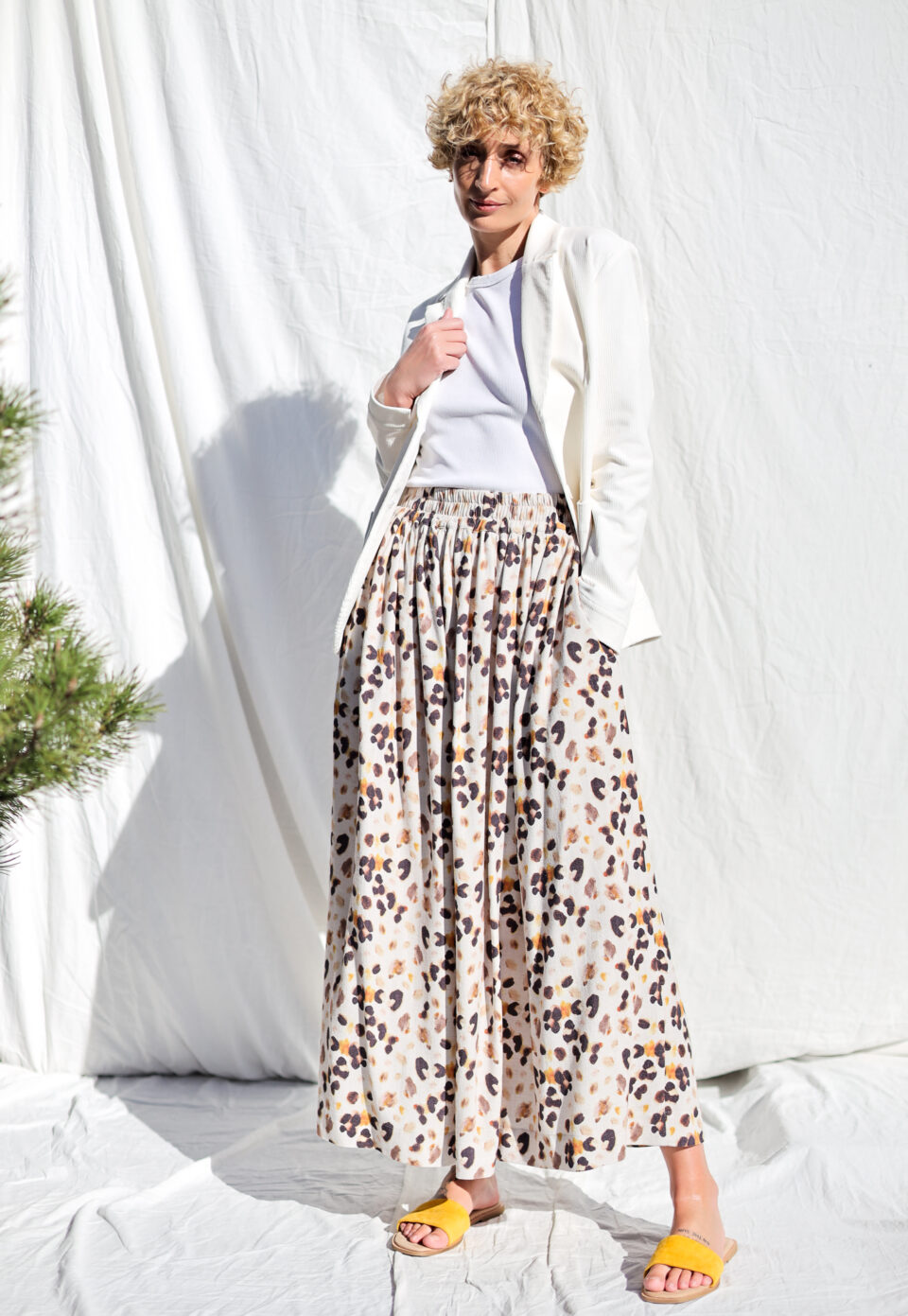 Elasticated waist Maxi skirt in a animal print viscose linen - Image 7