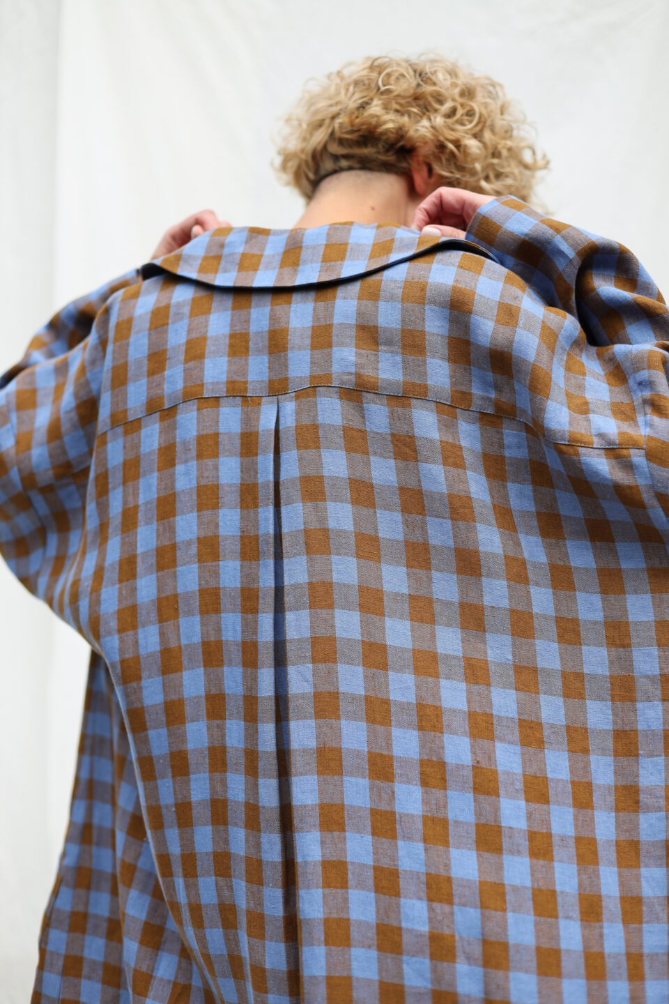Double breasted linen oversized coat in blue bonnet checks - Image 4