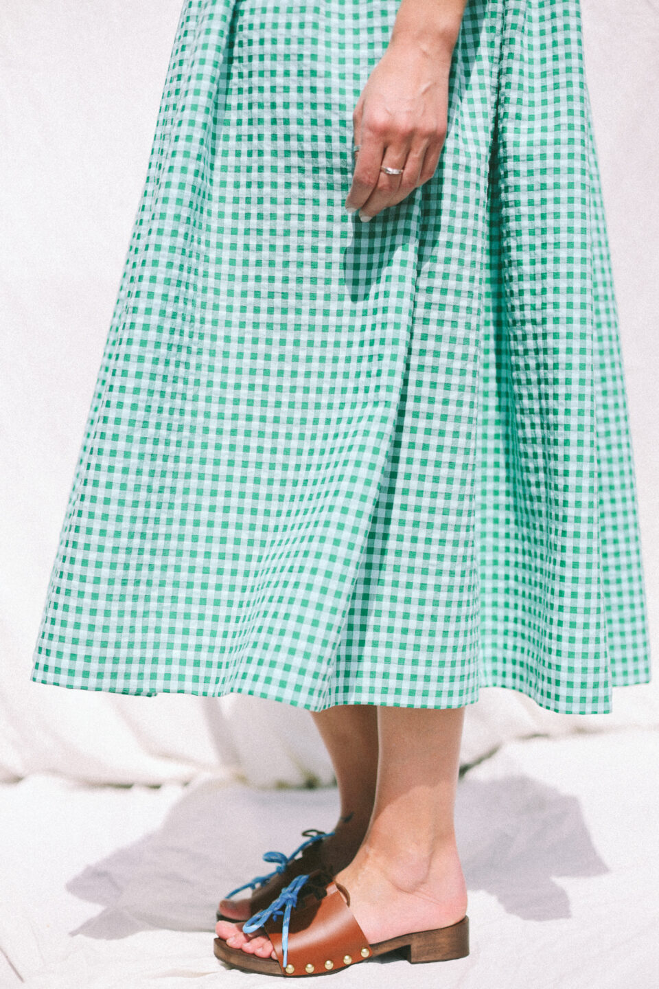 Sleeveless smock dress in jungle green seersucker checks - Image 3