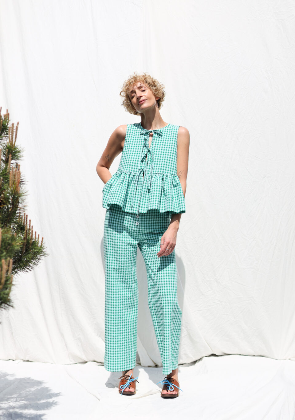Higher waist cropped leg culottes in jungle green seersucker checks - Image 1