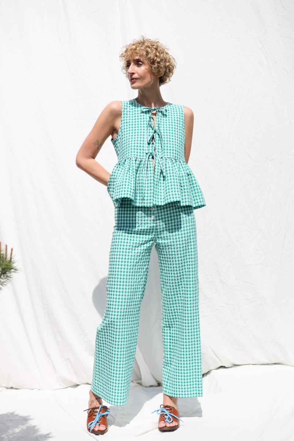 Higher waist cropped leg culottes in jungle green seersucker checks - Image 5