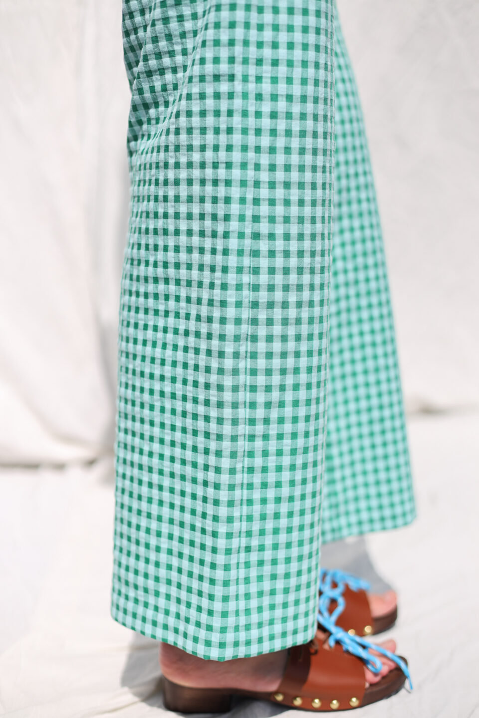 Higher waist cropped leg culottes in jungle green seersucker checks - Image 2