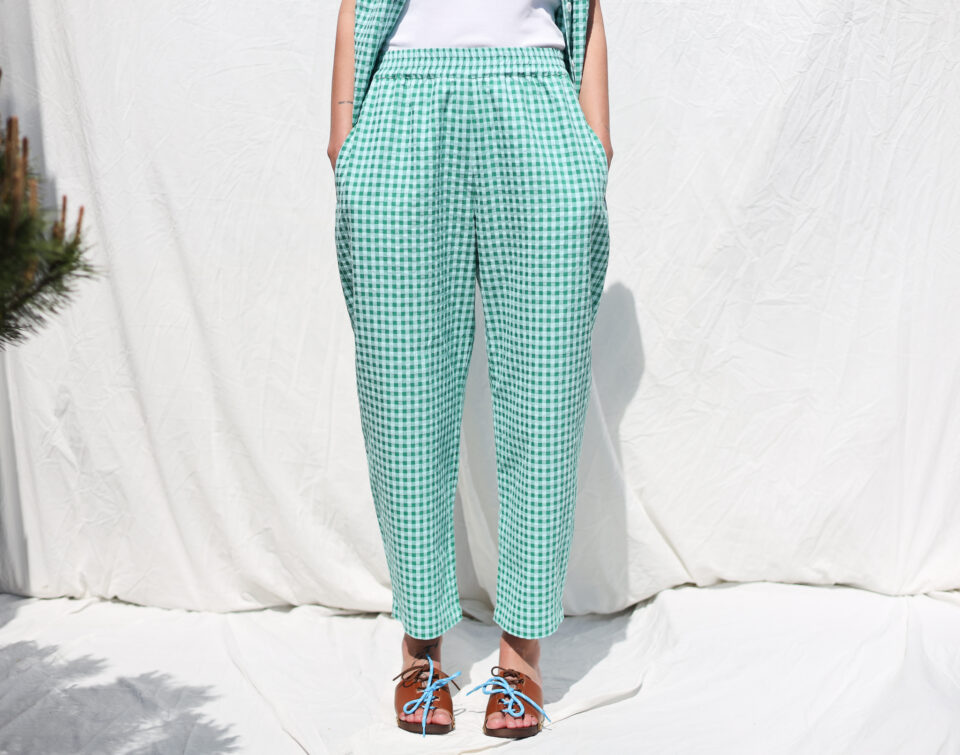 Balloon trousers VIVIAN in jungle green seersucker checks | Trousers | Sustainable clothing | OffOn clothing