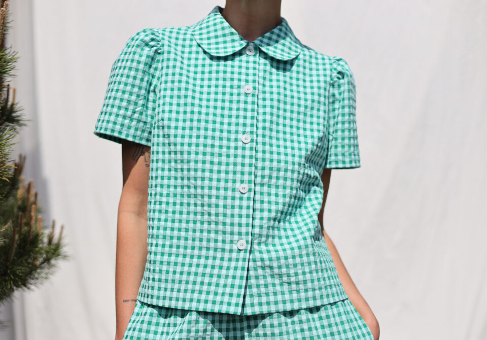 Peter Pan collar short sleeve blouse in jungle green seersucker checks | Tops | Sustainable clothing | OffOn clothing