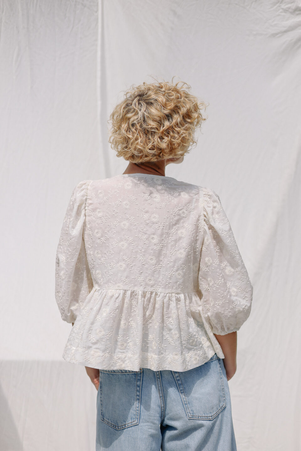 Embroidered silk and cotton puffy sleeves blouse with front ties SUNNY - Image 4
