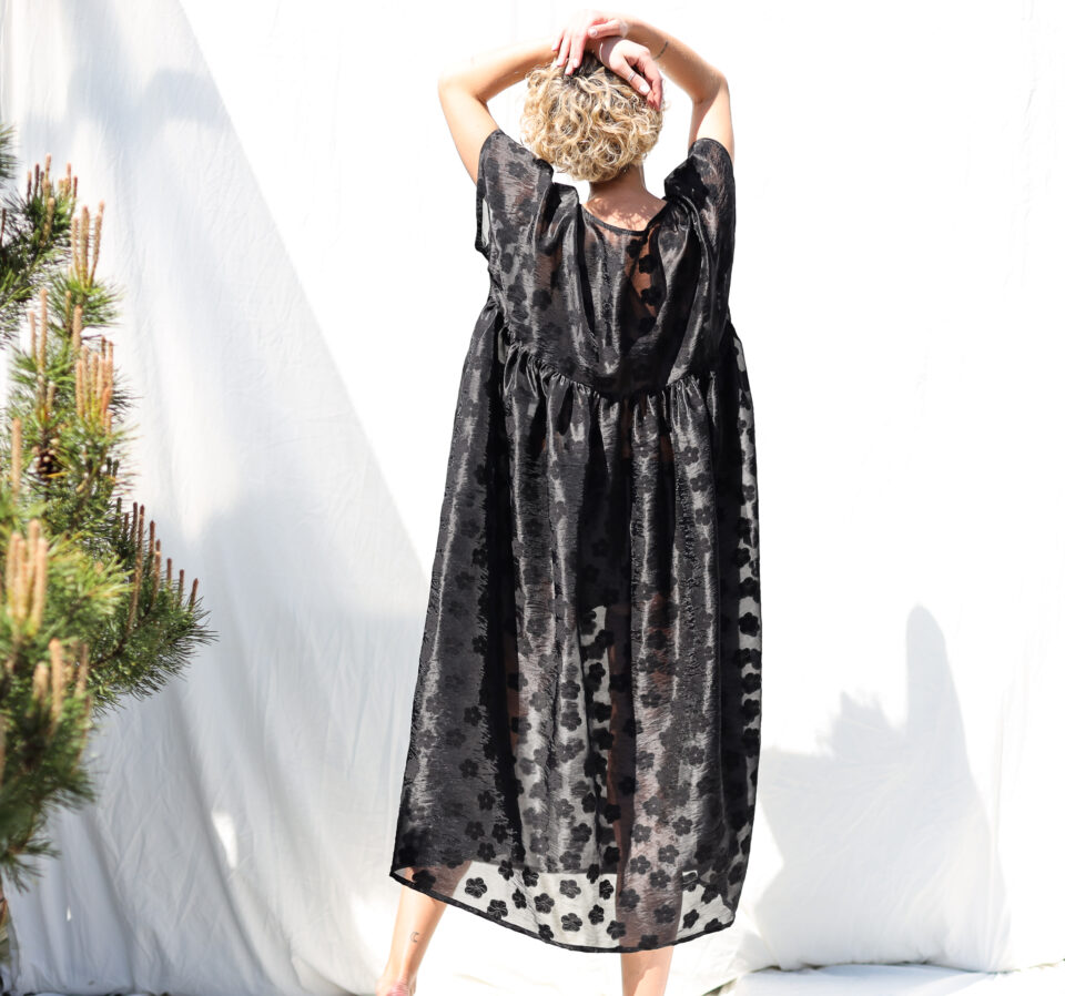 Black floral oversized viscose organza dress SILVINA - Image 3