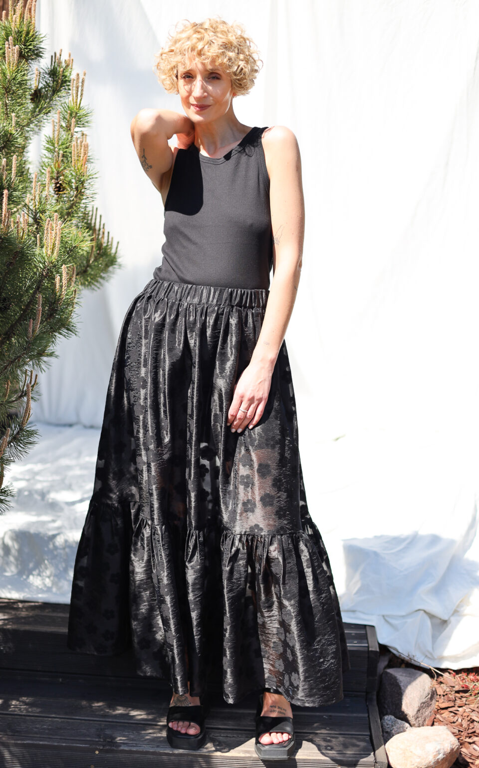 Black floral viscose organza ruffled hem skirt with elasticated waist BLOOM - Image 4