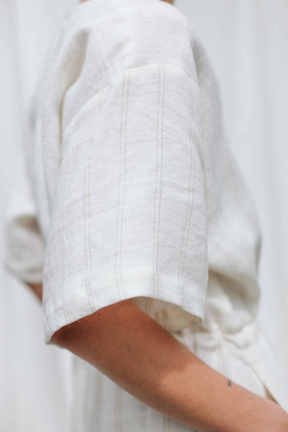 Linen V-neck Wide Legs Jumpsuit with Drawstring In Off-white Natural Stripes - Image 5
