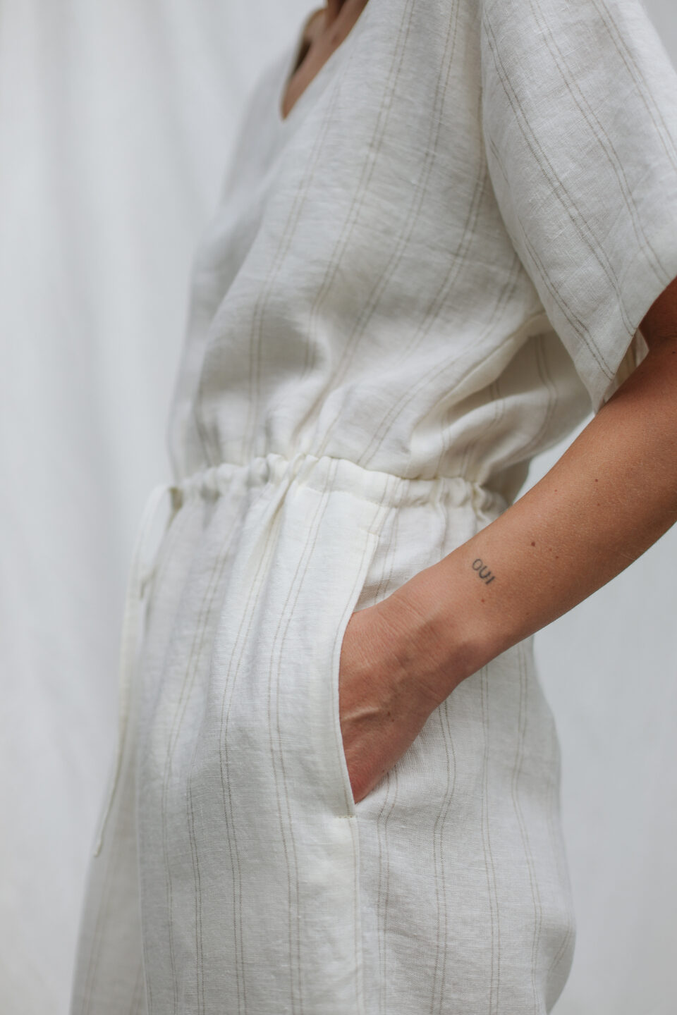 Linen V-neck Wide Legs Jumpsuit with Drawstring In Off-white Natural Stripes - Image 6