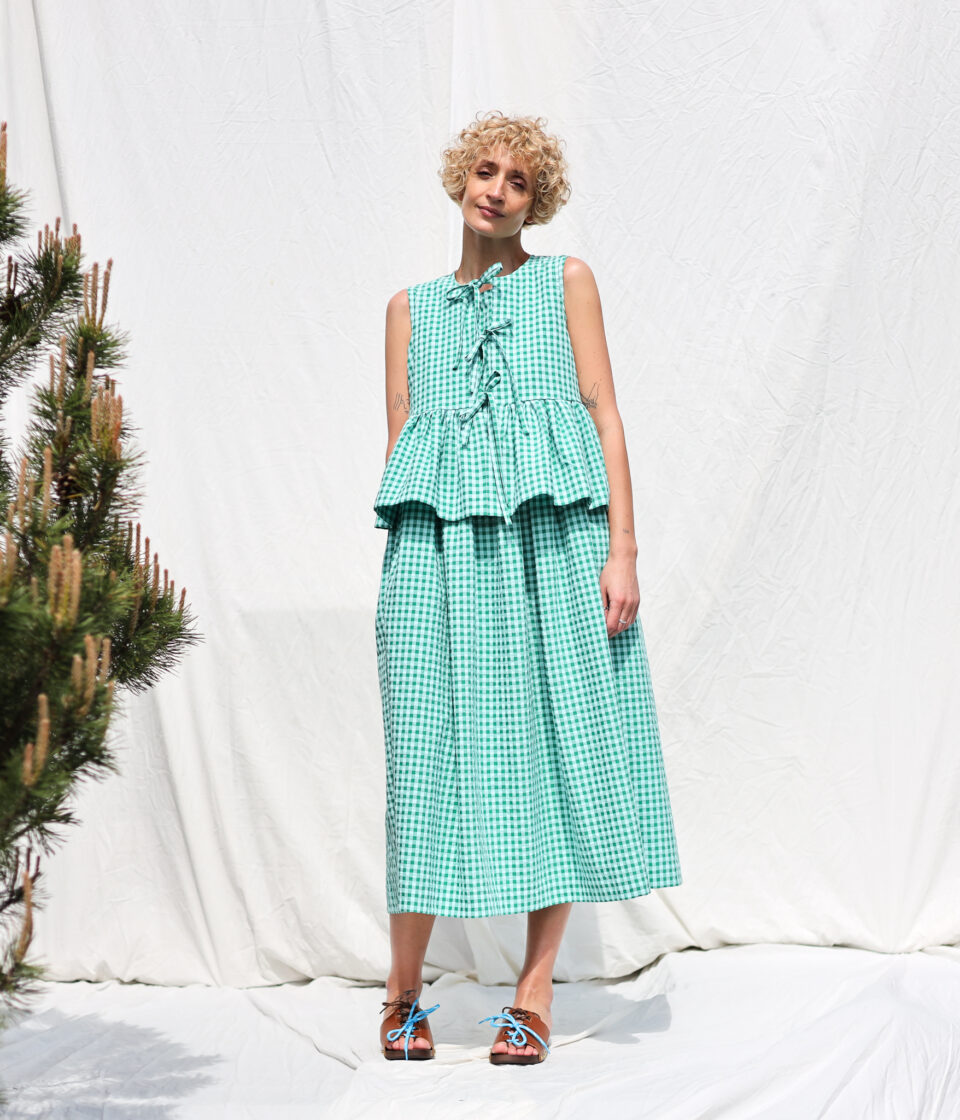 Sleeveless summer blouse with ties in jungle green seersucker checks - Image 6