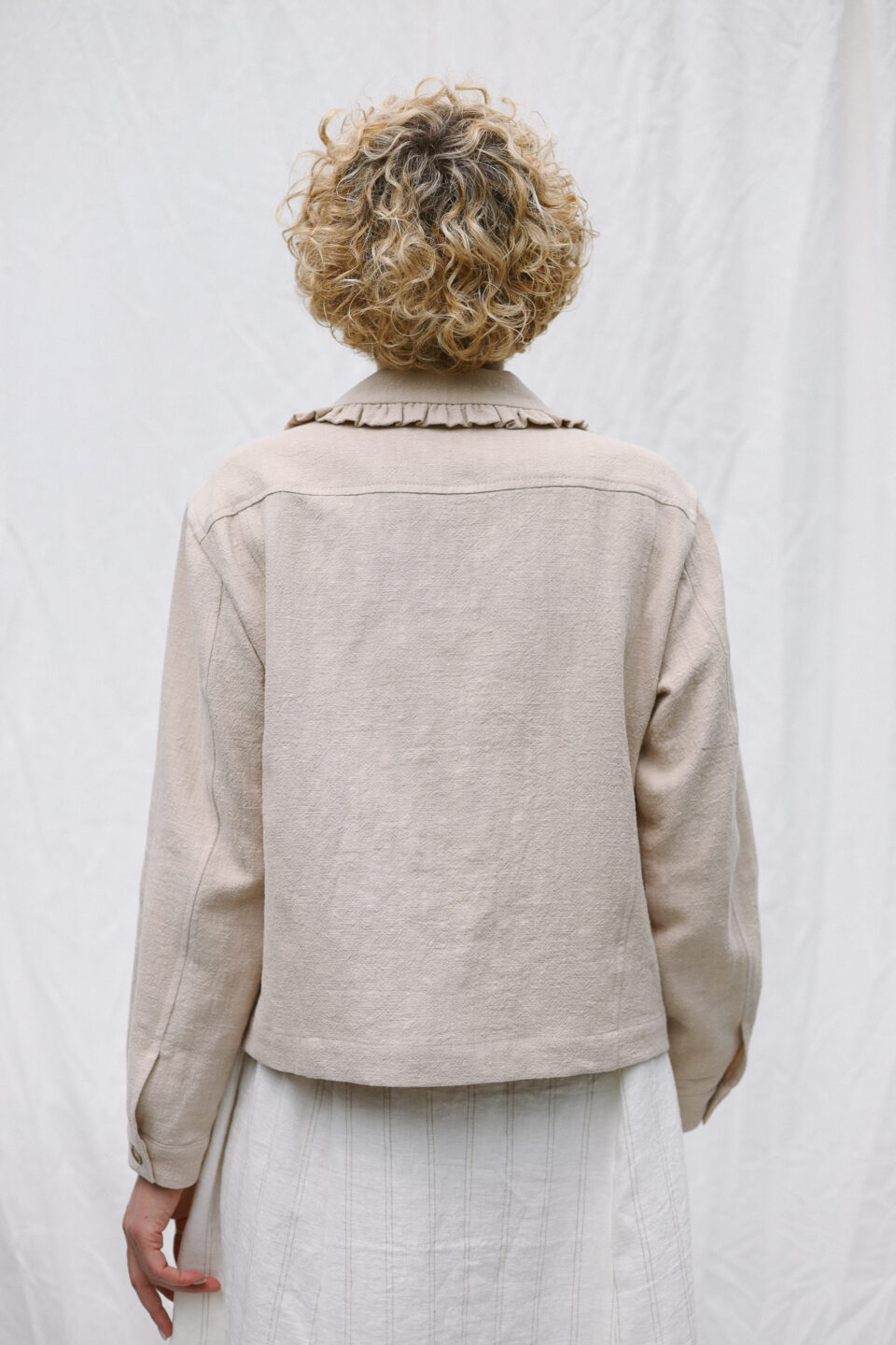 Beige heavy linen jacket with Peter Pan ruffle collar and ties - Image 3