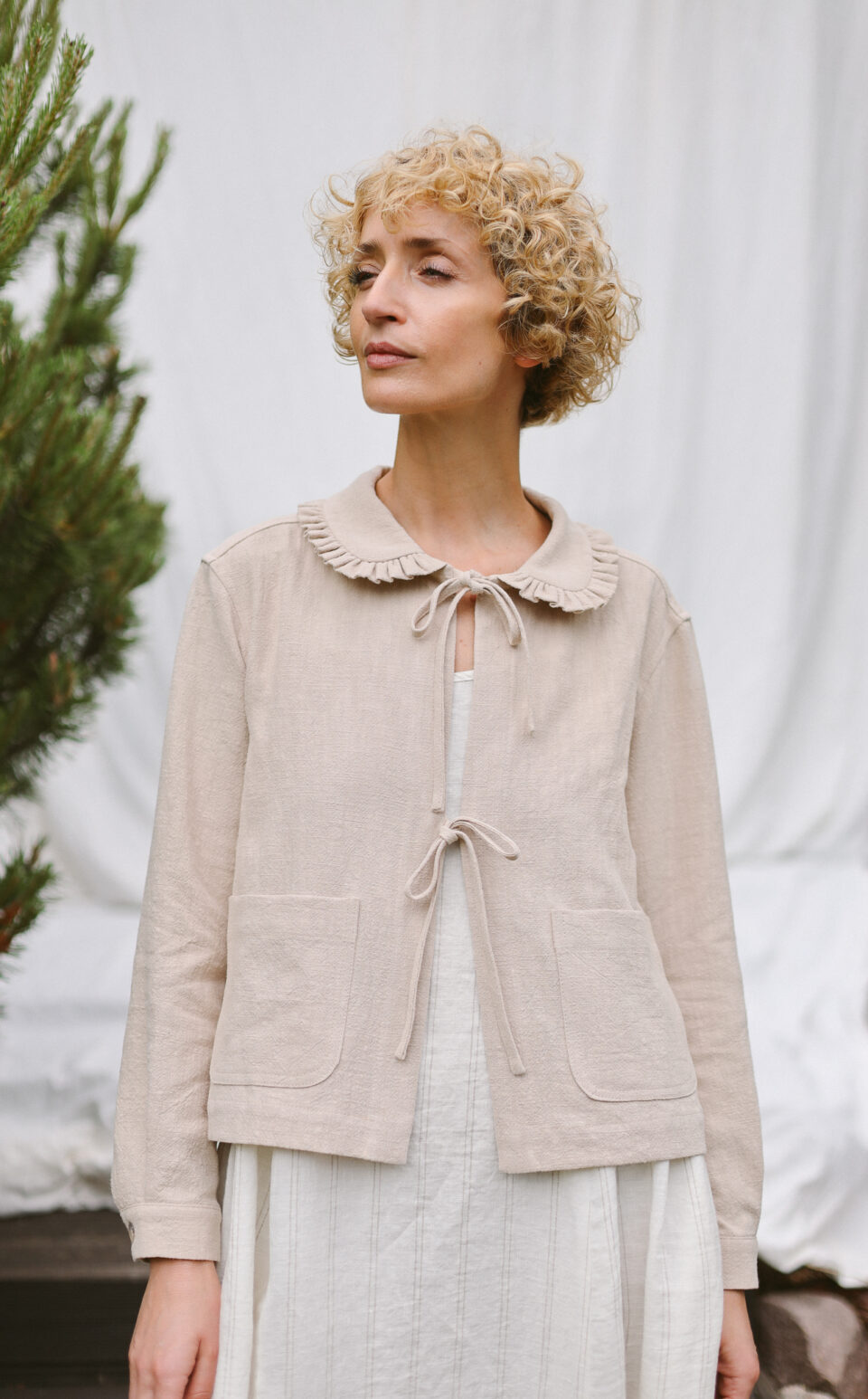Beige heavy linen jacket with Peter Pan ruffle collar and ties - Image 4