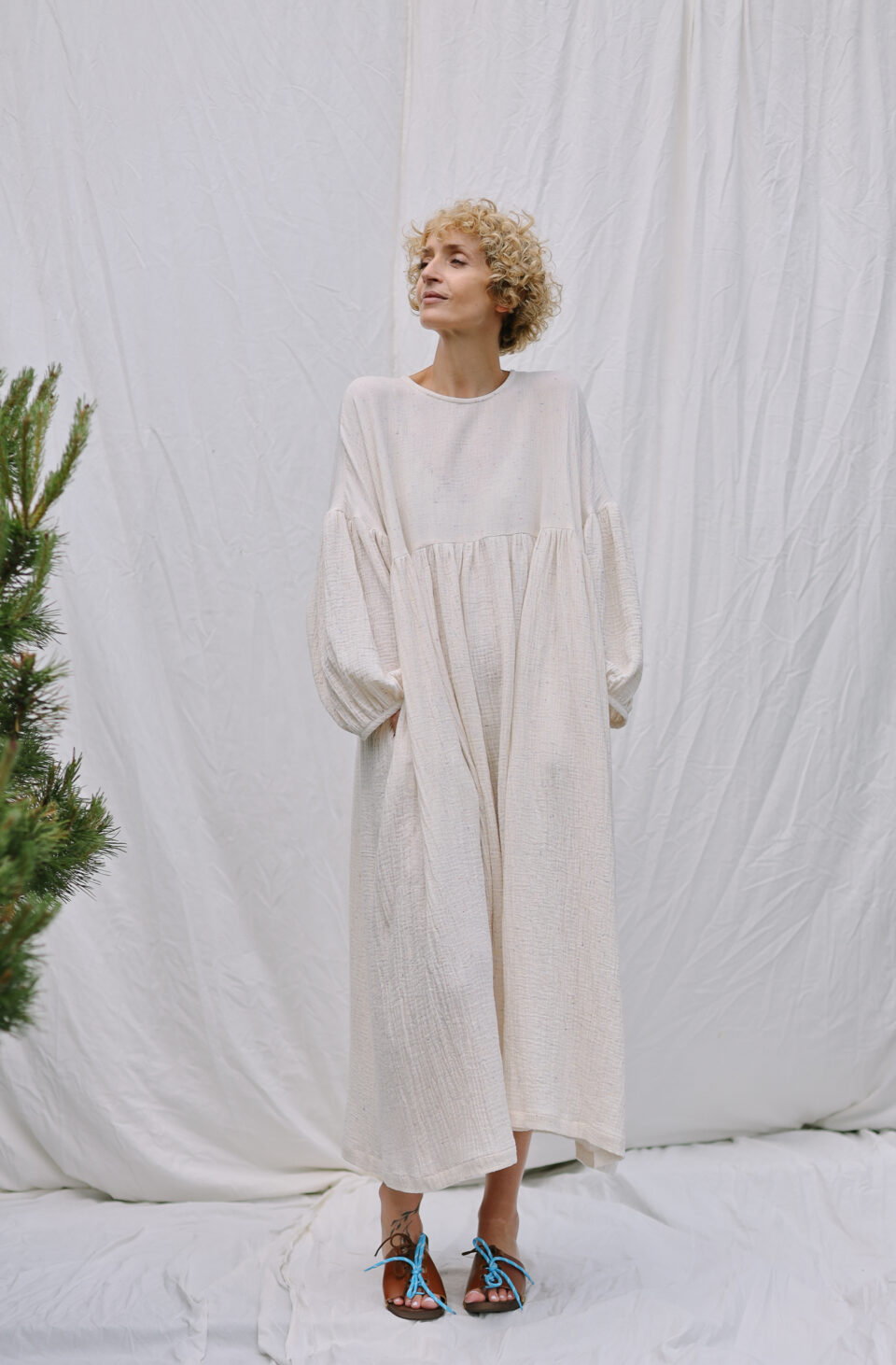 Oversized double gauze dress GRETA in melange ice cream color - Image 2