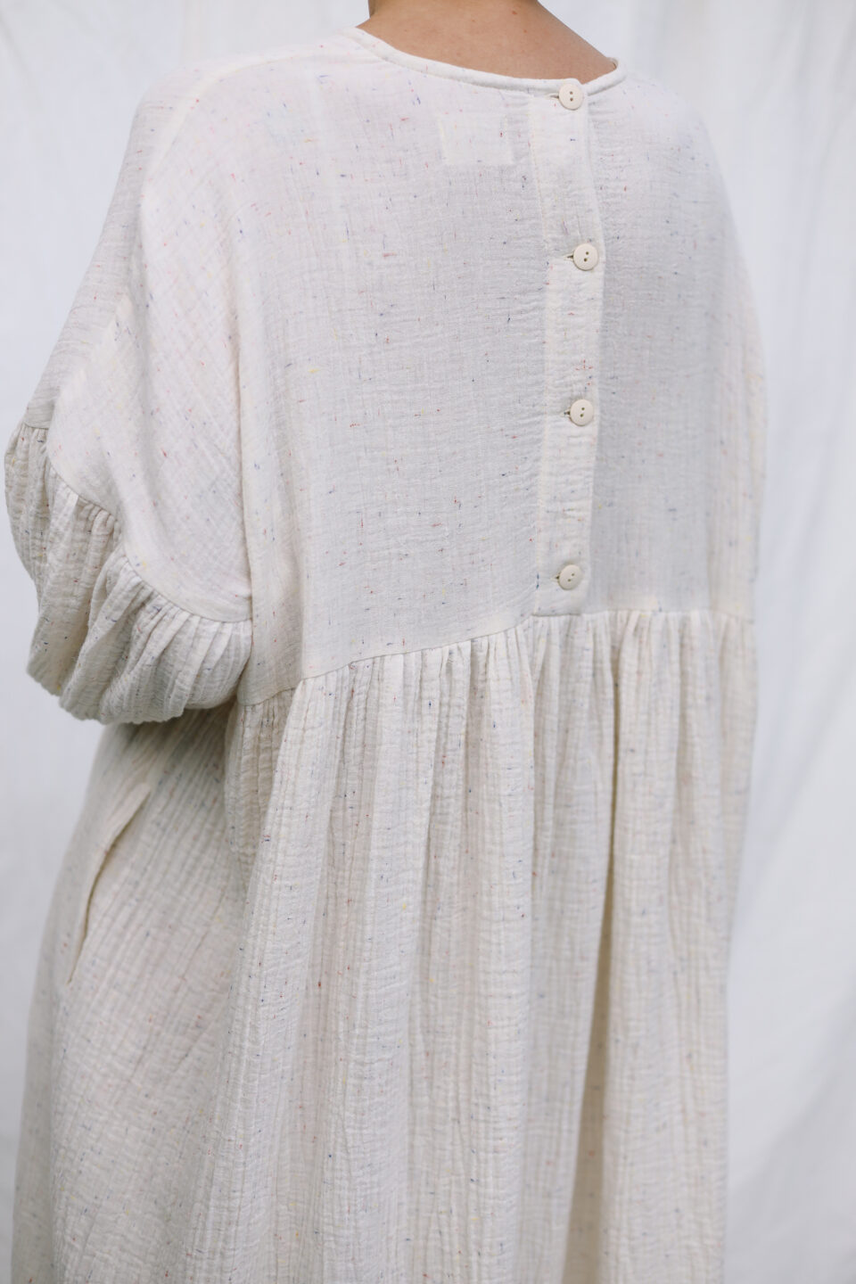Oversized double gauze dress GRETA in melange ice cream color - Image 3