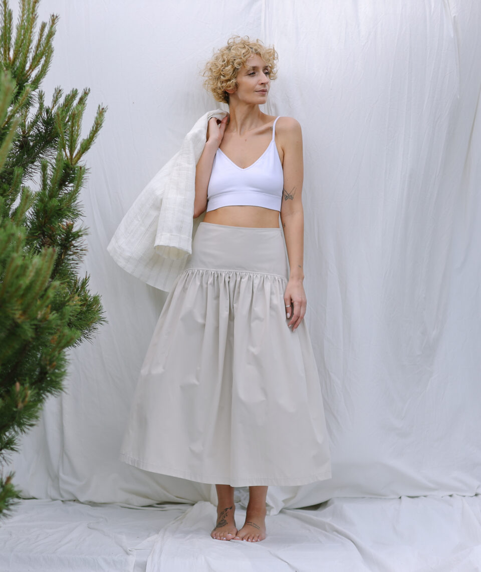 Yoke ruffle moon grey organic cotton poplin skirt BRIGIT | Skirt | Sustainable clothing | OffOn clothing