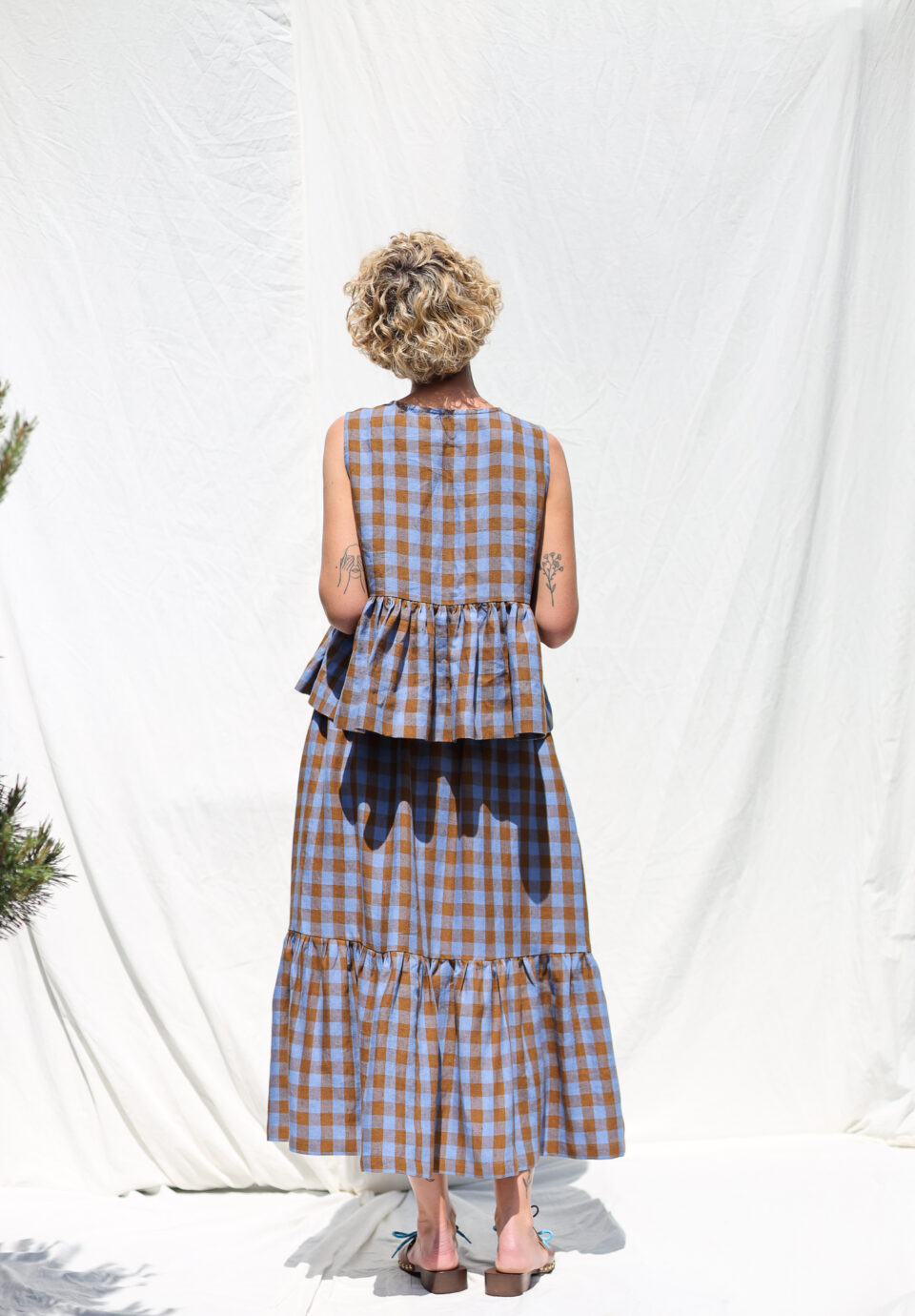 Elastic Waist Ruffled Hem Midi Skirt In Blue Checked Linen - Image 4