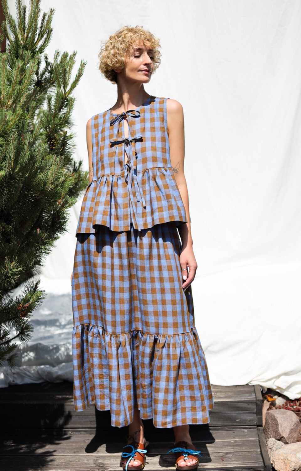 Sleeveless Bluebonnet Checked Linen Top with Ties - Image 3
