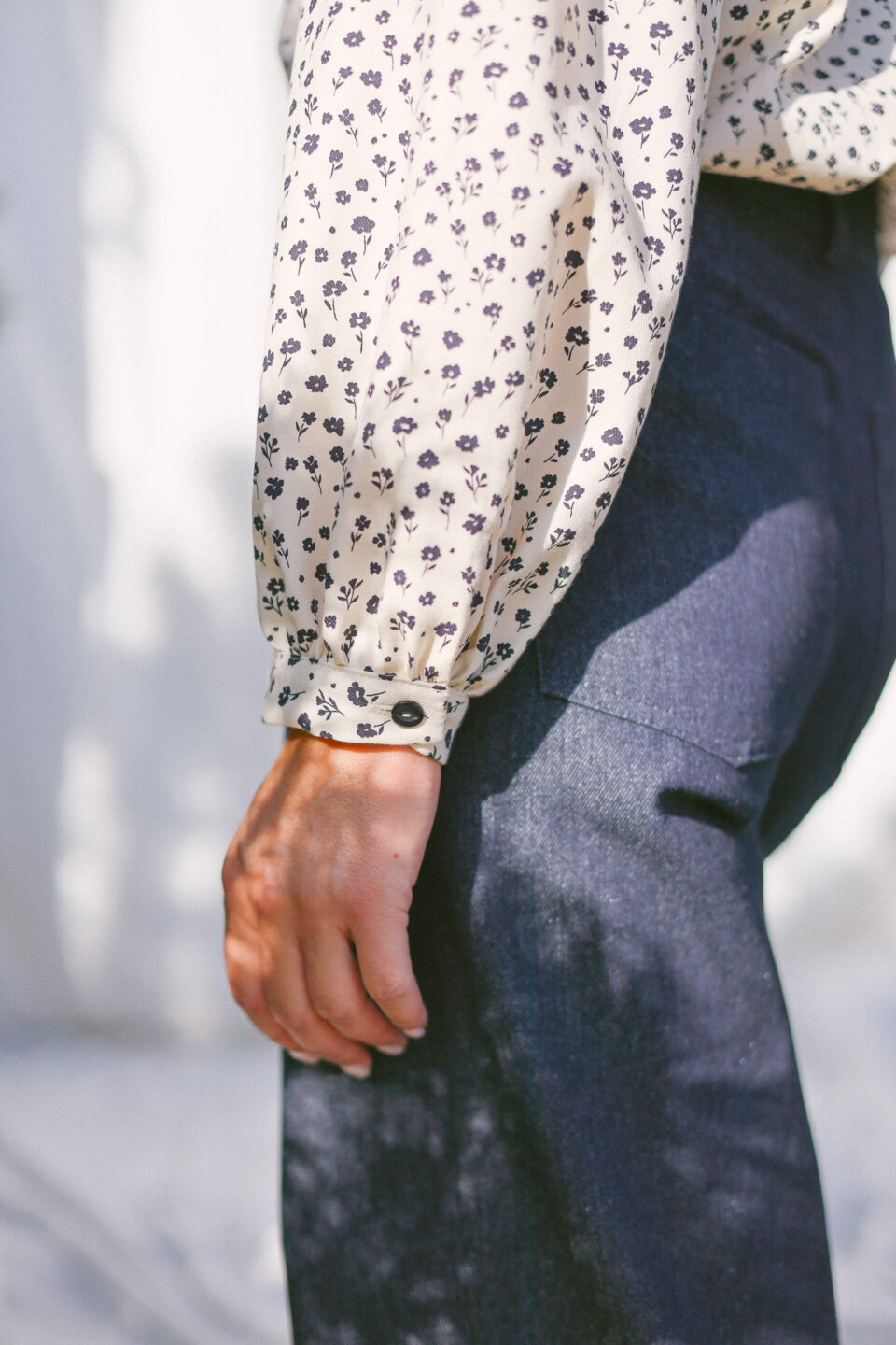 Long sleeve puritan collar ivory floral blouse - Image 5