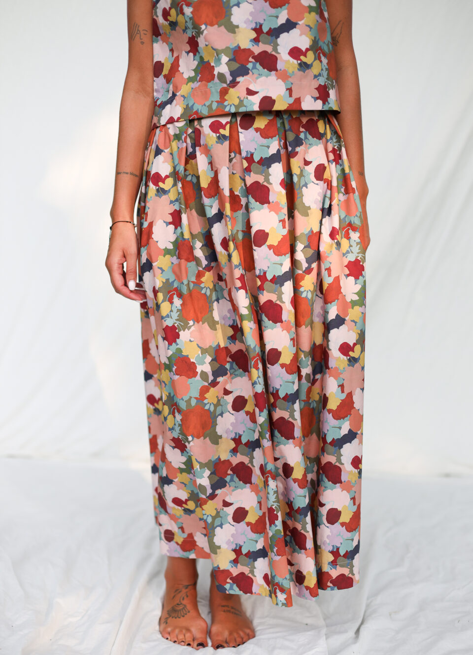Pleated Maxi Skirt In Abstract Autumn Print cotton - Image 2