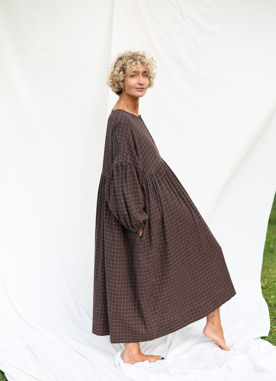 Oversized drop shoulder double gauze dress GRETA in Dark Brown Grid - Image 2