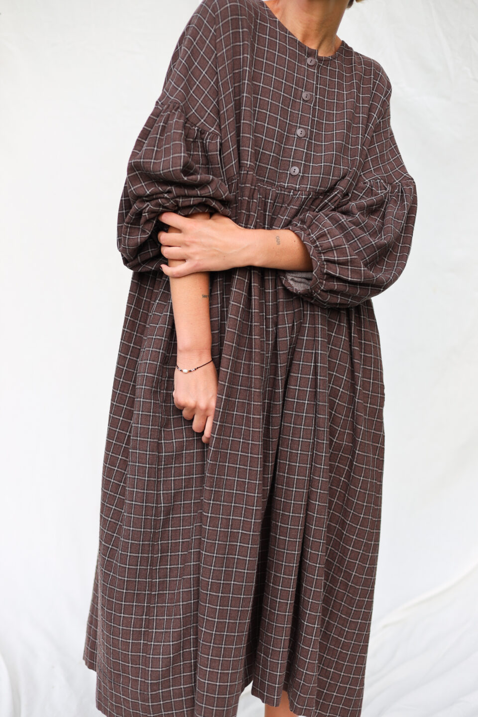 Oversized drop shoulder double gauze dress GRETA in Dark Brown Grid - Image 4
