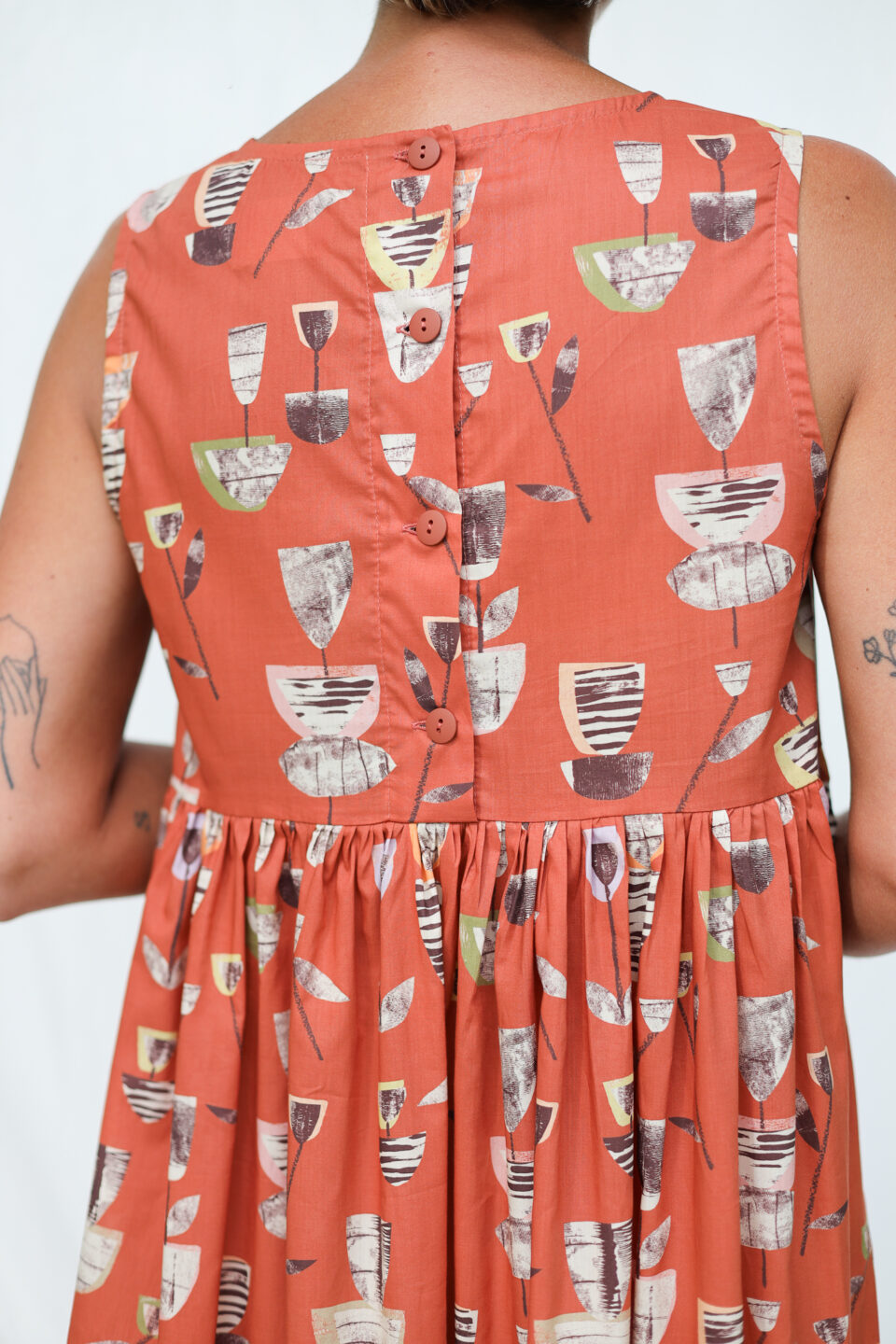 Sleeveless Loose Smock Dress in ORANGE JOSIE abstract print - Image 4