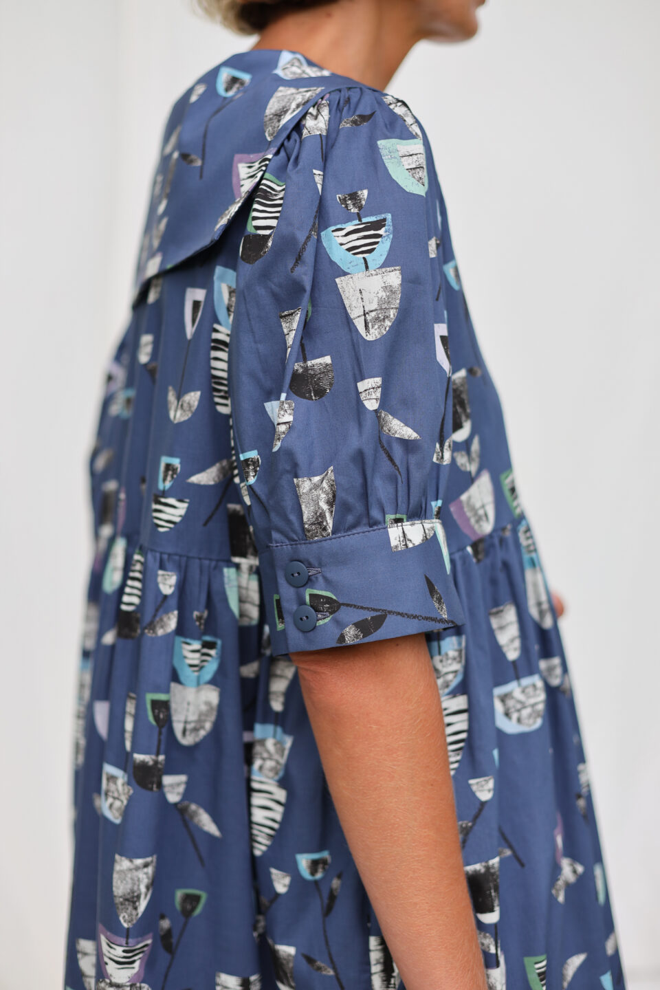 Sailor collar loose fit dress in BLUE JOSIE abstract print - Image 3