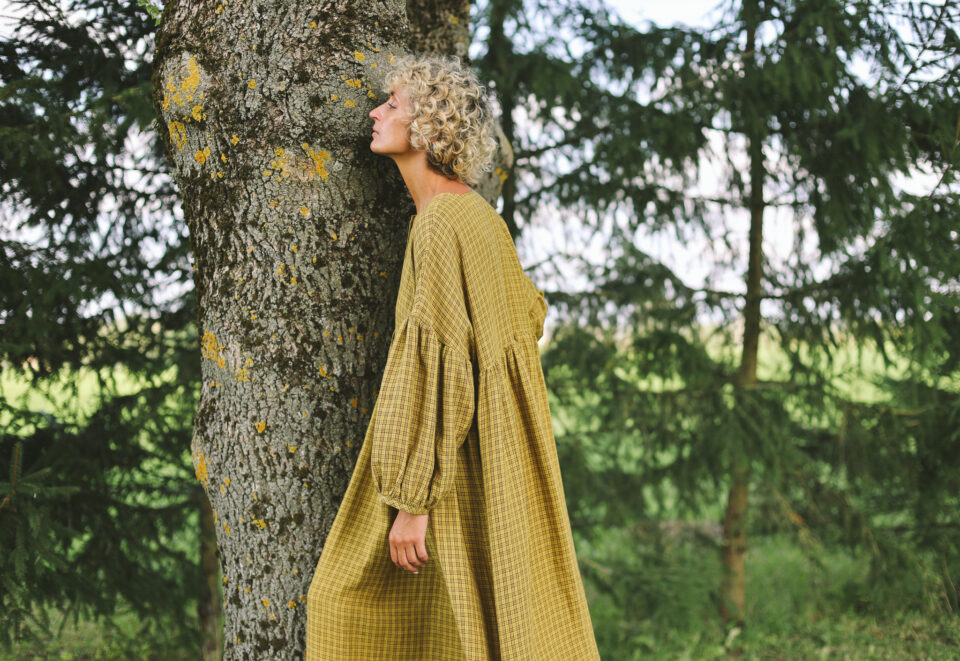 Oversized drop shoulder linen dress GRETA in mustard yellow checks - Image 6
