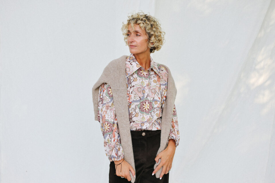 Oversized Tana Lawn Cotton Shirt ELIAN in Abstract Print - Image 5