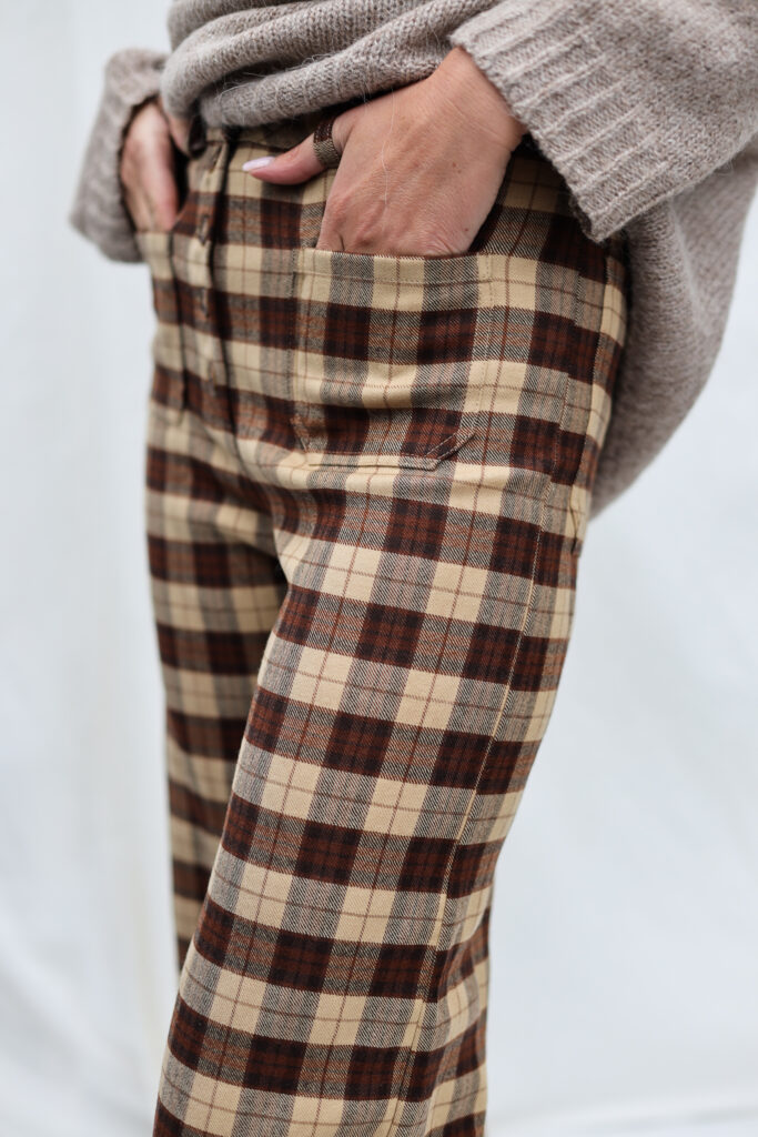 Wide cropped leg wool checkered pants - Image 5