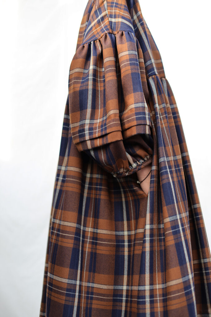 Oversized Plaid Wool Dress with Pleated Details - Image 3