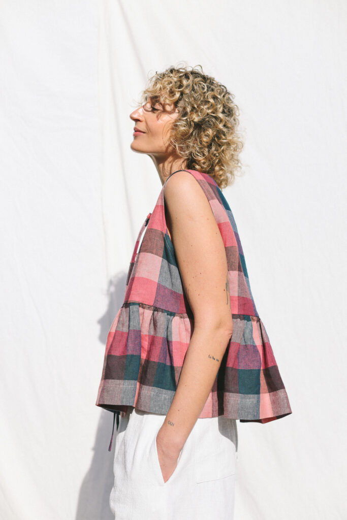 Sleeveless Linen Blouse with Ties - Image 3