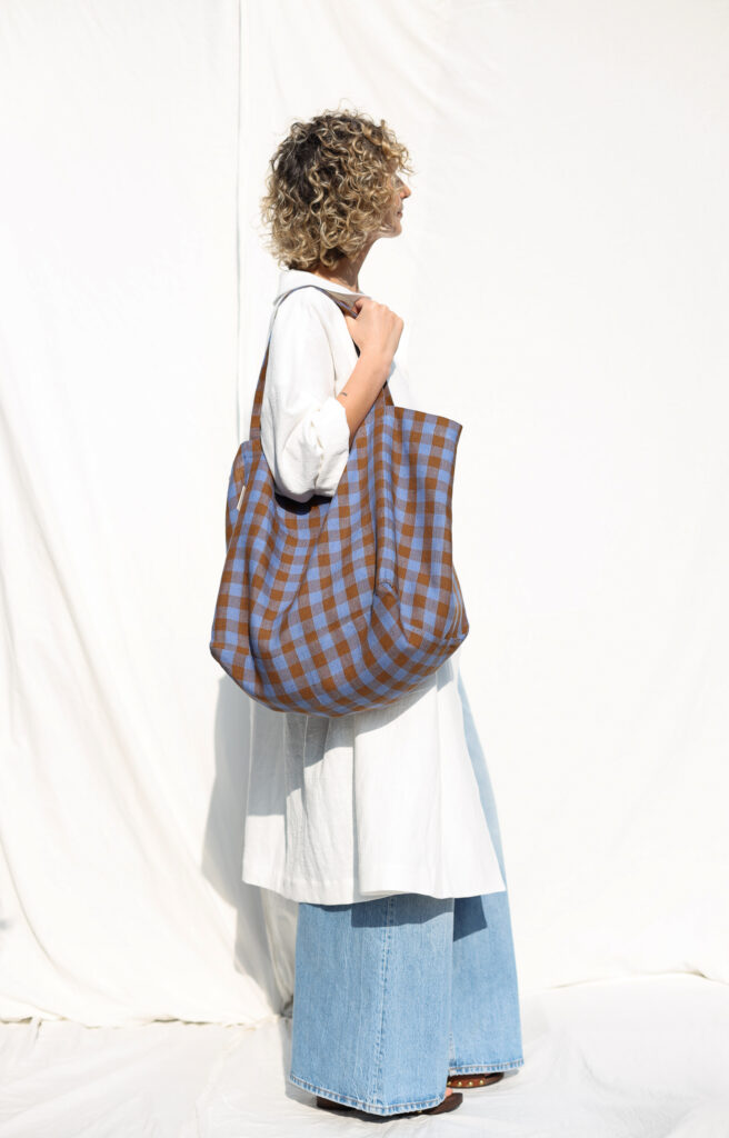 Large Linen Tote Bag in Checks - Image 4