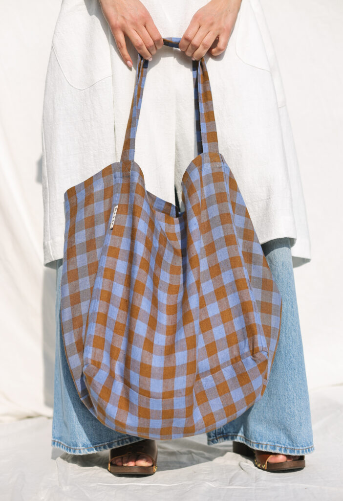 Large Linen Tote Bag in Checks - Image 5