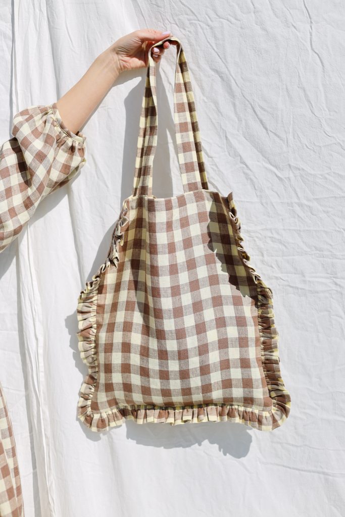 Linen Tote Bag with Ruffles | Accesories | Sustainable clothing | OffOn clothing