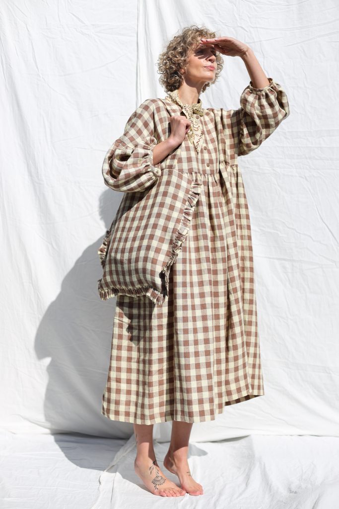 Linen Tote Bag with Ruffles - Image 8