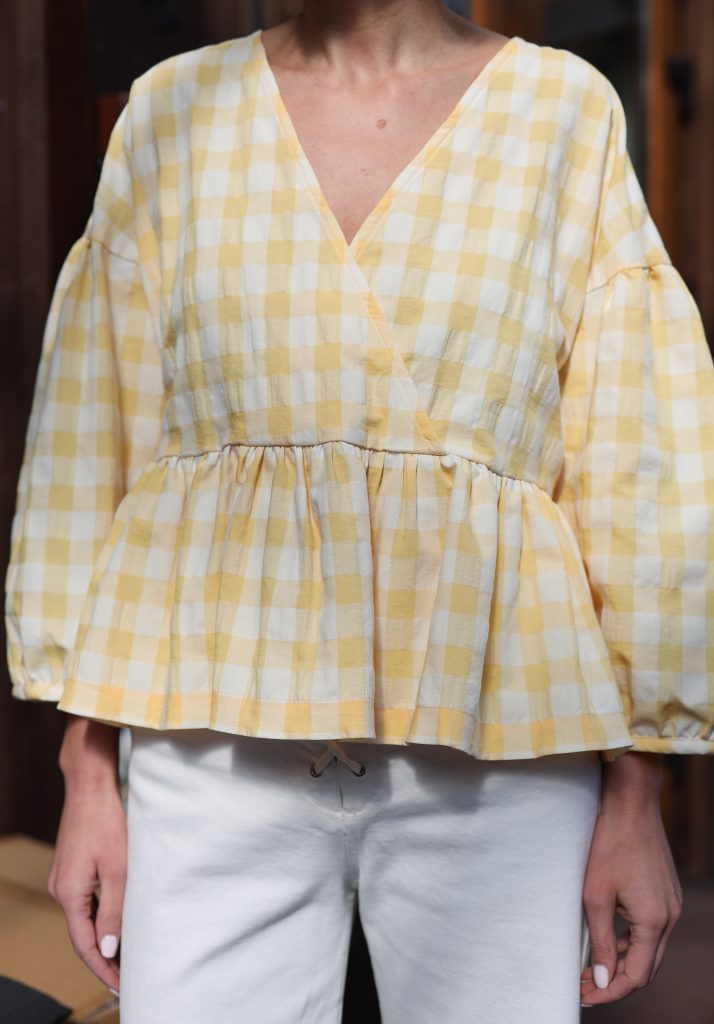 Seersucker checks V-neck puffy sleeve blouse CLARA