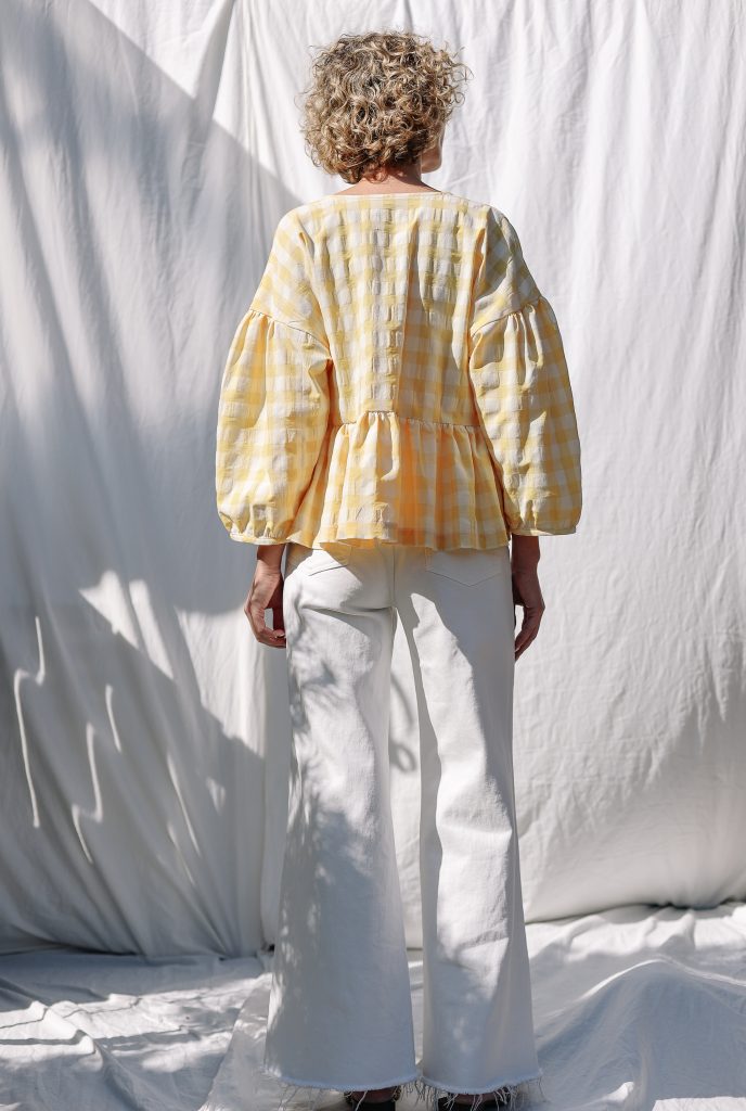 Seersucker checks V-neck puffy sleeve blouse CLARA