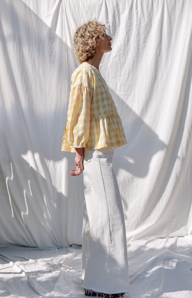 Seersucker checks V-neck puffy sleeve blouse CLARA