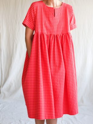 Seersucker Checks Dress with Short Sleeves in Glace Cherry | Dress | Sustainable clothing | OffOn clothing