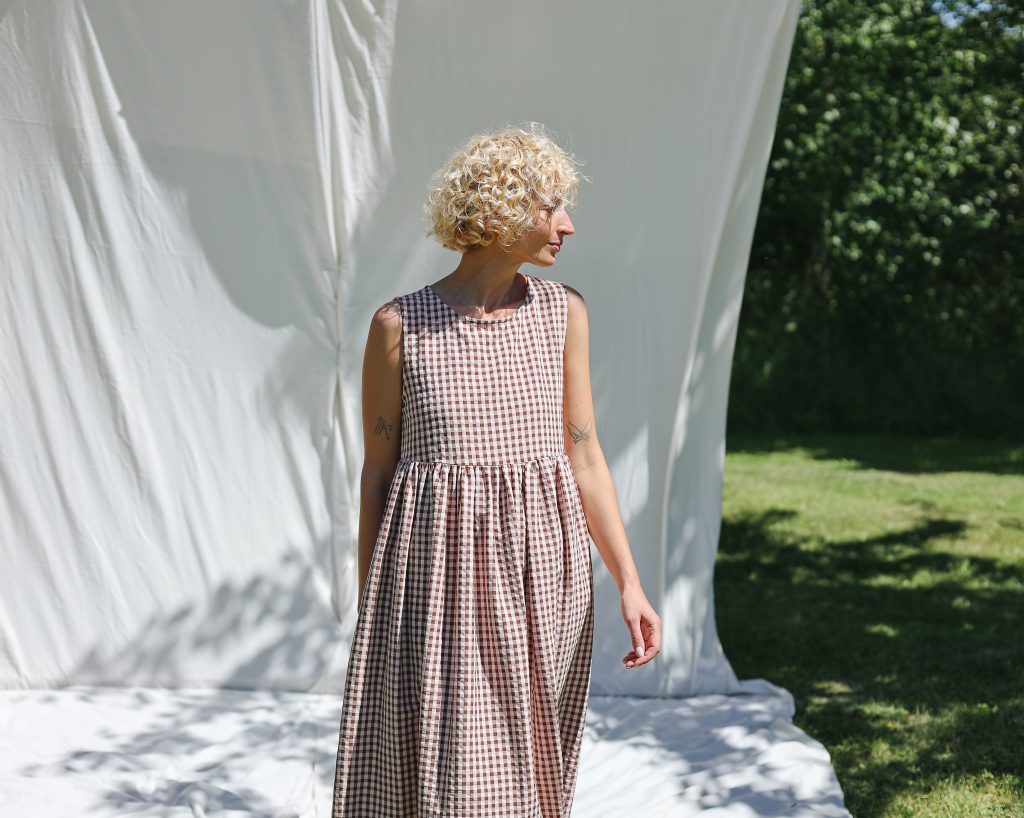 Sleeveless smock dress in seersucker checks