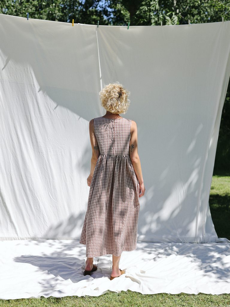 Sleeveless smock dress in seersucker checks