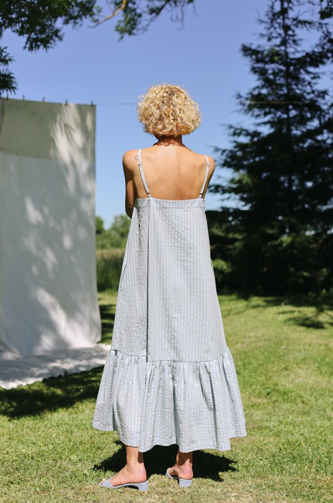 Sleeveless Seersucker Checks Maxi Dress with Ruffled Hem