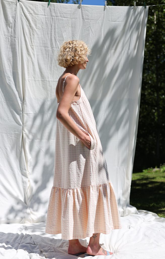 Sleeveless Ruffled Hem Maxi Dress in Seersucker Checks